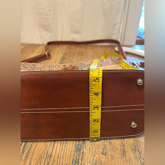 🤎NATURAL CORK – Patterned Cork Crossbody Bag - Picture 3 of 10